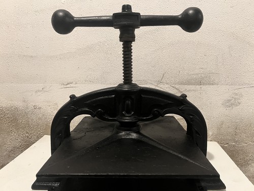 Alte buchpresse historisch - buchpresse,